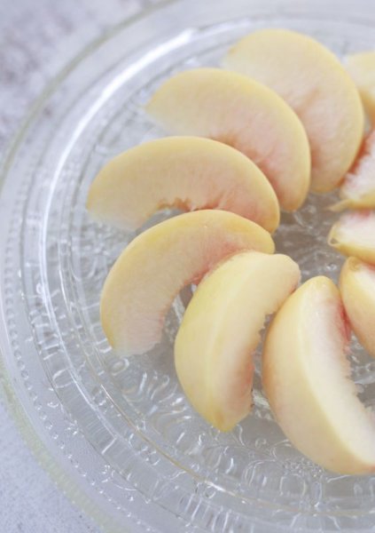 画像2: 《 予約受付中 》 産地直送 岡山 県産 三代桃 清水 白桃 贈答用 ロイヤル 2kg 箱 ５〜８玉入り  7月下旬発送  (2)